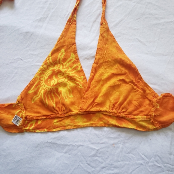 Bikini top and sarong - Picture 4 of 5